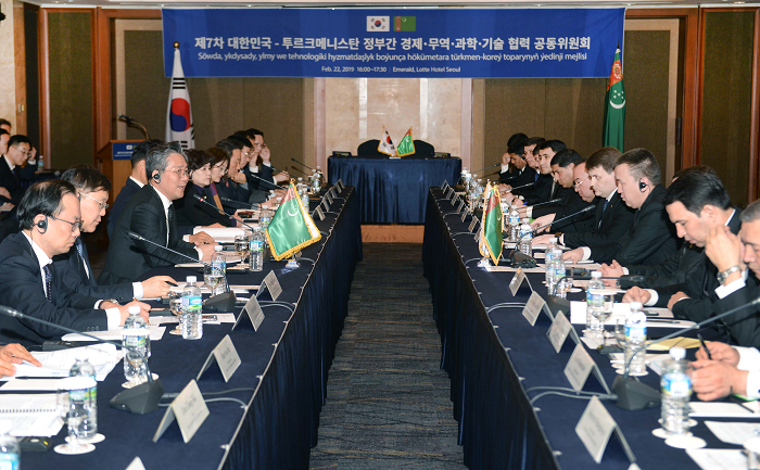 산업통상자원부와 투르크메니스탄 정부대표단은 서울에서 제7차 한-투르크메니스탄 경제협력공동위원회를 개최하고, 양국간 에너지·자원, 건설·교통 등을 포함한 경제분야 협력방안을 심도있게 논의하였다.