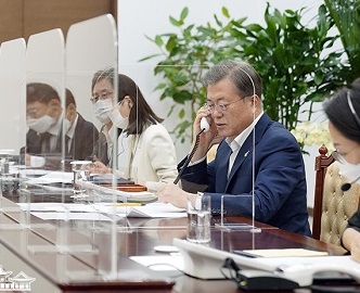 문대통령, '의사 출신' 투르크메니스탄 대통령과 통화…코로나 논의 이미지
