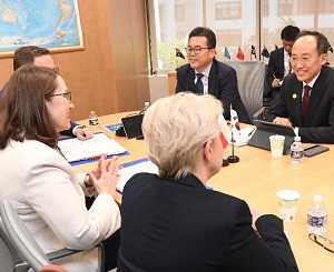 기획재정부-폴란드 재무장관 면담: 신공항, 방산·금융, 노동허가증·거주증 이미지