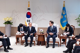 이재명 대통령, 한일의원연맹 일본대표단 접견