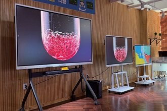 경제외교가 맺어준 신뢰, K-전자칠판의 동남아 시장을 열다 이미지 