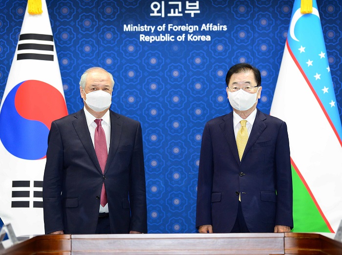 한국, 우즈베키스탄 양국 외교장관 기념사진