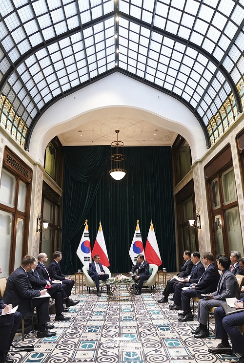 헝가리를 국빈 방문한 문재인 대통령은 11월 4일 한-폴란드 정상회담을 가졌습니다. 