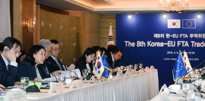 서울에서 제8차 한-EU FTA 무역위원회를 개최.  유명희 통상교섭본부장, 세실리아 말스트롬 EU 통상집행위원이 수석대표로 참석함