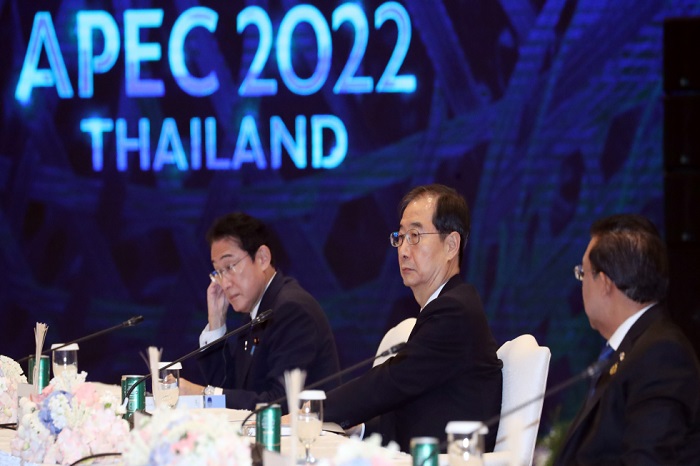 APEC 2022 THAILAND 한덕수총리 경청하는 모습