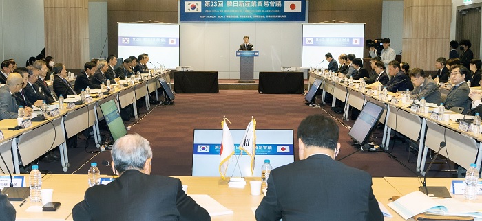 한일 신산업 무역회의: 정상회담 후 첫 번째로 양국 경제인 간 교류 개시