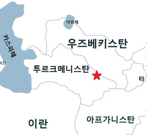 우즈베키스탄, 이란, 아프가니스탄, 카스피해와 접하고 있는 투르크메니스탄 지도. 국경 동쪽끝에 투르크메나밧 인산 비료공장 별표시