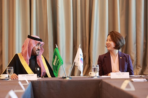  이영 장관과 알 카사비(Al Qasabi) 사우디 상무부 장관