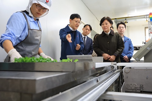 송미령 농림축산식품부(이하 농식품부) 장관은 2월 2일(금) 오전, 경기도 군포시에 위치한 농심 사업장을 방문했습니다.