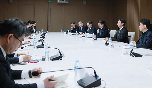 2025. 2. 7(금) 10:00 서울 중구 대한상공회의소 EC룸에 기획재정부, 교육부, 과학기술정보통신부, 외교부, 국방부, 문화체육관광부, 국토교통부, 방위사업청, 우주항공청 등 관련 관계부처 관계자가 참석했다. 