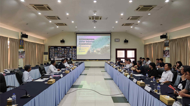 캄보디아 프놈펜상수도청에서 세미나 중인 우리기업들