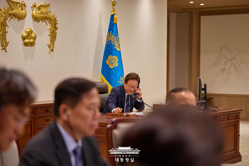 이재명 대통령 통화 모습