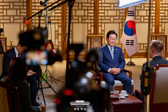[미국 CNN] 이 대통령, 한미 통상 갈등 축소, 트럼프 대통령을 '피스메이커'로 환영