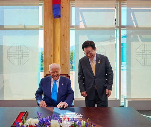 양국 정상이 환하게 웃는 모습