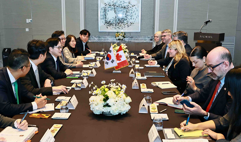 캐나다 산업부 장관 면담장