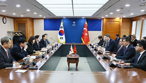 2026. 2. 25.(수) 13:30 서울 서초구 대한무역투자진흥공사(KOTRA) 회의실에서 양국 간 교역·투자, 원전, 자원 등 분야 협력 방안을 논의하였다.