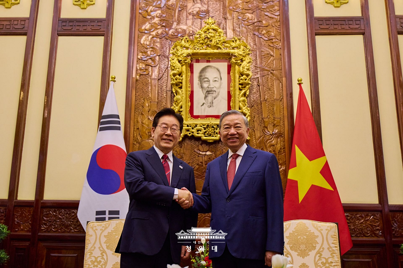 한국, 베트남 정상의 악수하는 모습
