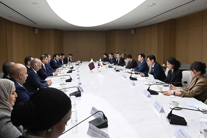 여한구 산업통상부 통상교섭본부장은 2026. 4. 29.(수) 14:30 서울 중구 대한상공회의소에서 아흐메드 빈 모하메드 알 사예드(Ahmed bin Mohammed Al-Sayed) 카타르 통상담당 국무장관과 면담을 갖고, 반도체&middot;바이오 등 첨단산업 분야에서의 양국 간 투자 협력 확대 방안을 논의하였다.