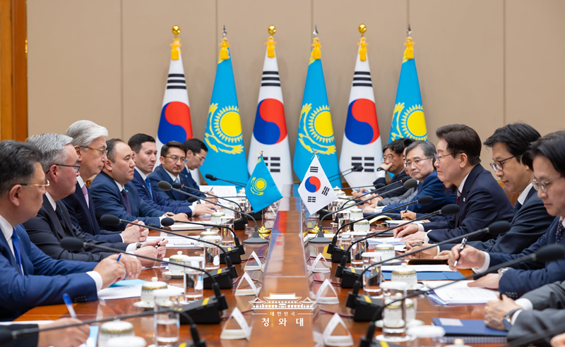 한&middot;카자흐스탄 정상회담 확대 회담
