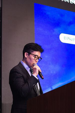 성기주 코트라 보고타무역관장이 한-콜롬비아 자유무역협정 발효 10년간의 성과 점검, 양국 교역 유망 산업에 관한 발표를 진행하고 있다