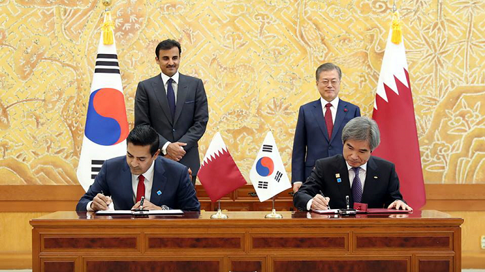 한국과 카타르 간 MOU에 서명하는 모습.