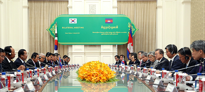 캄보디아 총리실 평화궁에서 확대 정상회담이 진행되고 있다.
