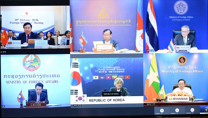 한국, 베트남, 캄보디아, 라오스, 미얀마, 태국 외교장관이 보이는 6분할 화상화면